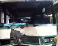 Kopaja Hajar Motor dan Tukang Sapu
