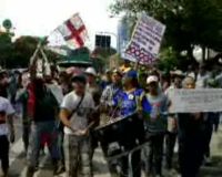 Massa Anti Tol Tengah Demo DPRD Surabaya