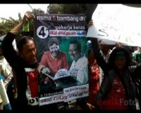 Demo Turunkan Walikota Surabaya