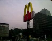 McDonalds Geser ToniJacks di Sarinah 