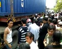Seorang Perempuan Tewas Terlindas Truk