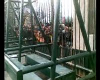 Demonstran Goyang Pagar Gedung DPR