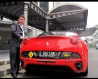 Hotman Paris dan Mobil Mewahnya