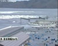Tsunami Sapu Semua yang Dilalui