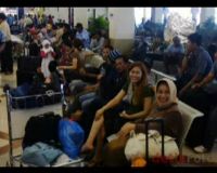 Ribuan Penumpang Menumpuk di Bandara Juanda