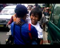 Anak Kecil Panjat Tower di Ciputat