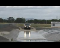 Ford Ranger Jalan di Atas Air