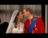 Ciuman Cinta William & Kate
