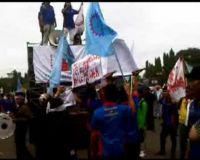 SPSI Demo di Depan Istana