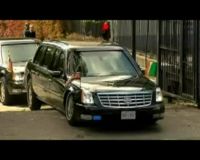 Mobil Presiden Obama Tersangkut
