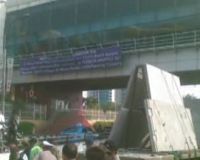 Truk Tabrak Portal di Pondok Indah