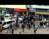 Konvoi PM Turki Diserang Demonstran