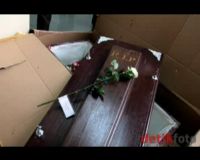 Kantor Pengirim Peti Mati Digaris Polisi