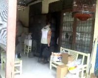 Petugas KPK Geledah Rumah Hakim Syarifuddin 