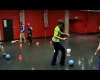 Michelle Obama Bermain Bola
