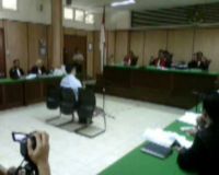 Penahanan 2 Penjual Ipad Ditangguhkan