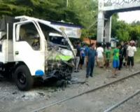 Truk Fuso Diseruduk KA