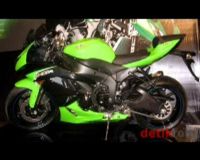 Kawasaki ZX-6R meluncur