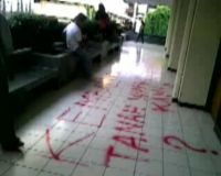 Kampus Maranatha Bandung Dicorat-coret