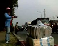 Jasa Penukaran Uang Receh Mulai Ramai