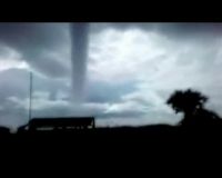 Tornado Melanda Kawasan Pantai Carolina 