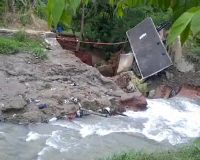 Pintu Air Kalimalang Jebol