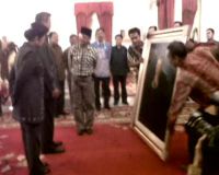 Presiden SBY Dapat Kado Lukisan 