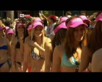 Rekor Dunia Parade Bikini Terpanjang