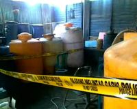 Gudang Pengoplosan Minyak Tanah Digerebek