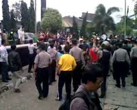 Dua Kelompok Massa Tawuran di Kebon Jeruk