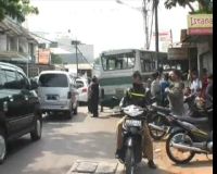 Rem Blong, Kopaja Tabrak Sepeda Motor
