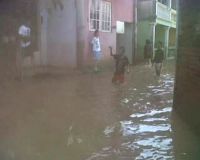 Banjir di Pondok Labu Masih Sepinggang