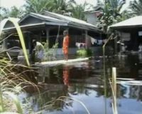 Banjir Membuat Persediaan Sembako di Kedai Menipis