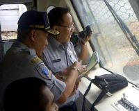 Menteri Perhubungan Jajal KRL 