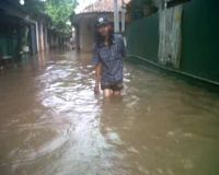 Banjir di Pondok Labu Masih Sebetis