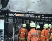 4 Kios Ludes Terbakar