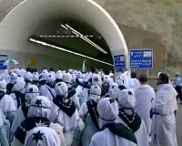 Jutaan Umat Islam Lakukan Lempar Jumrah