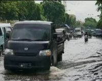 Semalaman Hujan, Surabaya Dikepung Banjir