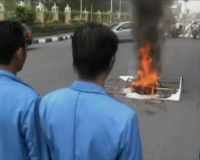 Mahasiswa Bakar Foto Presiden 