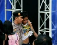 Konser Ricuh, Ribuan Penonton Adu Pukul