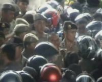 Buruh Bentrok Dengan Polisi Dikantor Pemkot Cimahi