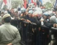 Demo buruh Cimahi Berujung Bentrok