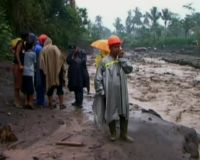 Lahar Dingin, 2 Truk Penambang Pasir Hayut