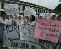 Perawat dan Dokter Mogok Massal