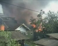 Gudang dan Rumah Terbakar