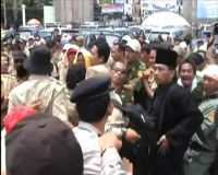 Demo Perangkat Desa Ricuh