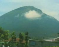 Gunung Sindoro Waspada