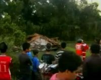 Puluhan Rumah Porak Poranda 