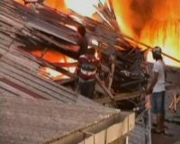 Gudang Plastik Terbakar, Warga Panik