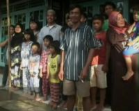 Suami Istri Beranak 17, Semua Tinggal Serumah